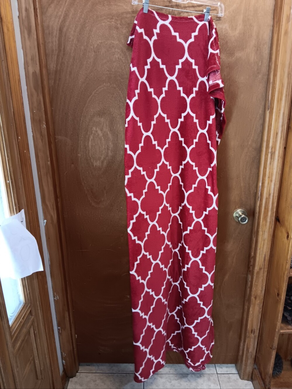 Red Trellis Pattern Home Accent Throw Blanket.